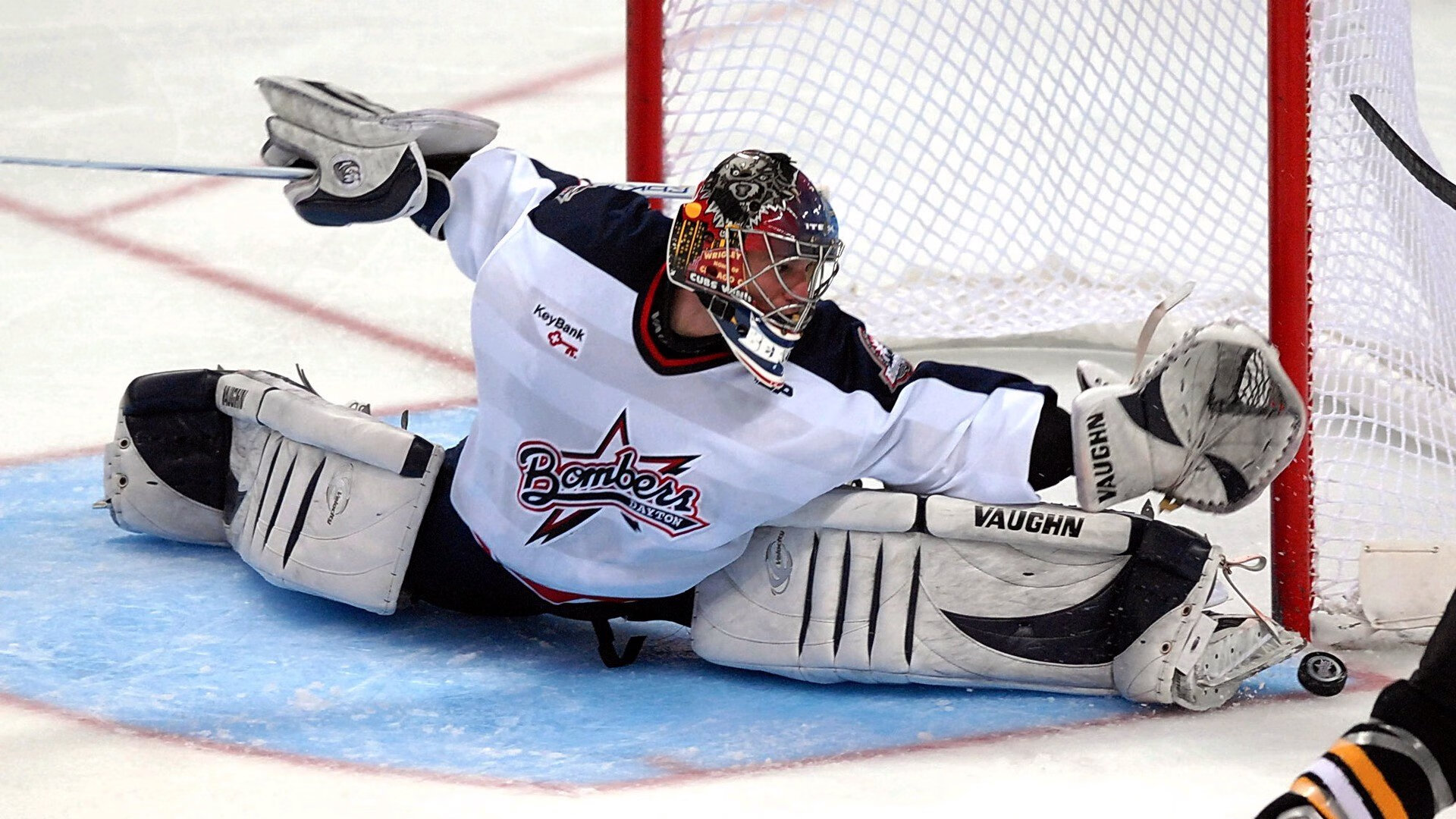 开云体育登录-伊布之夜，当F1引擎轰鸣撞碎足球防线  第2张